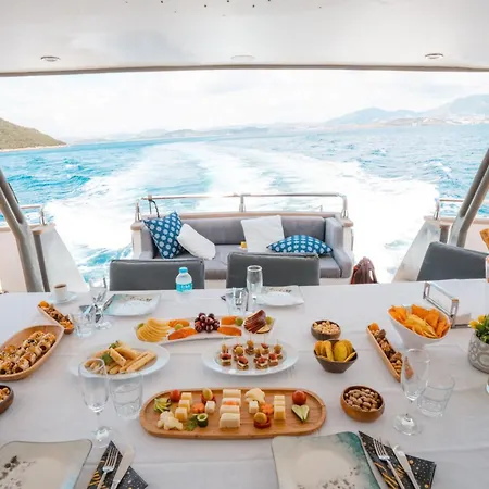 Úszó hotel Bona Dea 27m Motoryacht